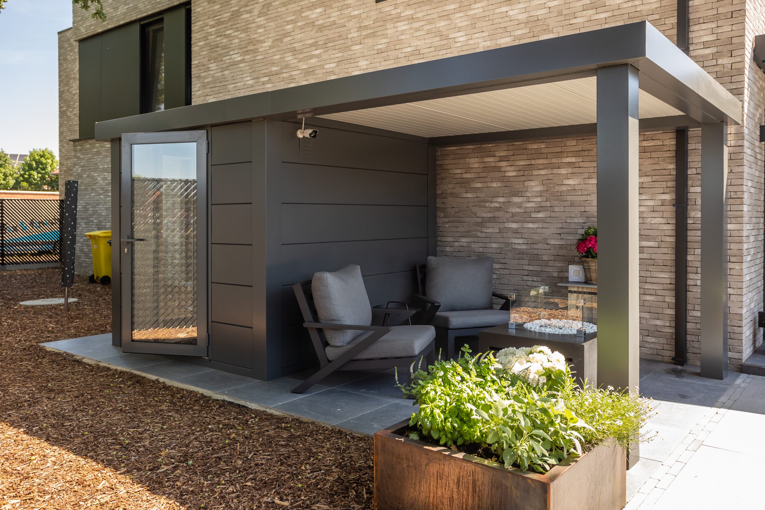 A Photo Of The Luminato 2424 Garden Room in Anthracite With The Optional Open Lounge