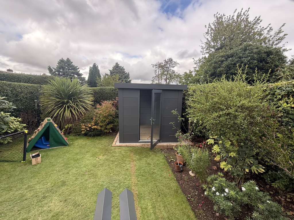 The Telluria Luminato 2424 steel garden room in anthracite grey
