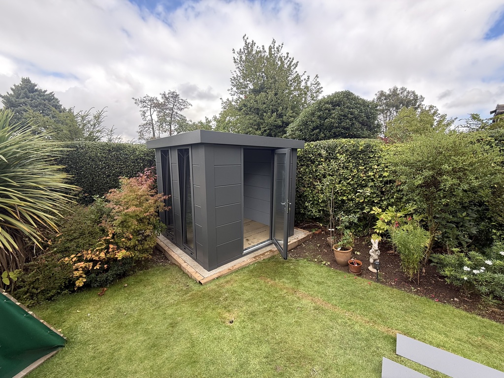 The Telluria Luminato 2424 steel garden room in anthracite grey